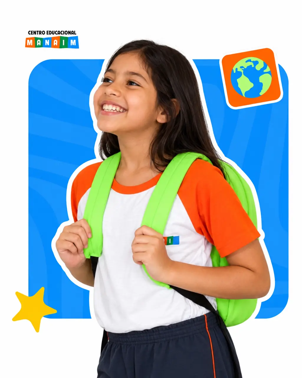 Aluna do Centro Educacional Manaim sorrindo, com a farda da escola e mochila